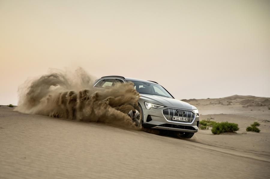  Audi e-tron 55 Quattro 2019 года  (WW) (фото 338 из 452)